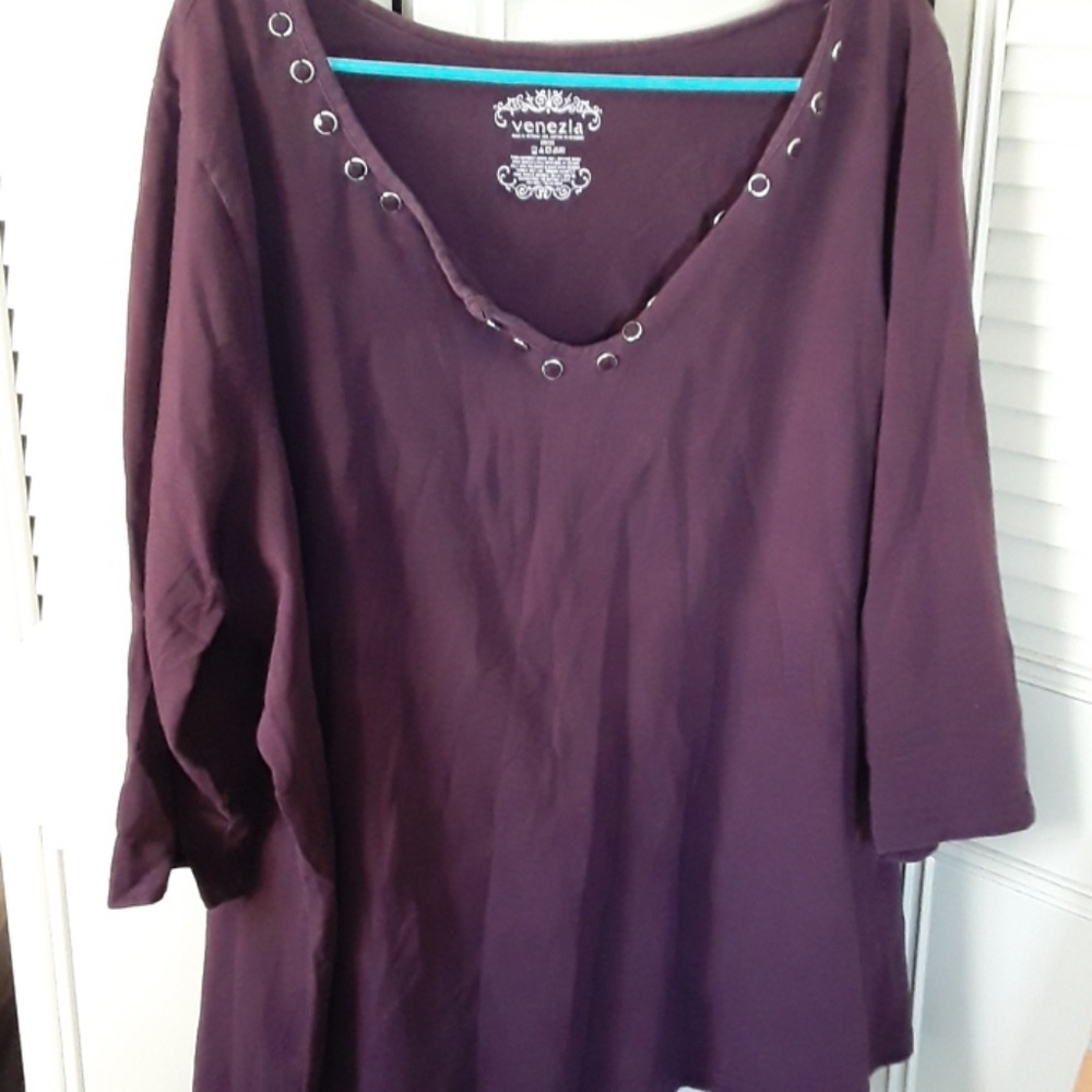 Plum colored 3/4 sleeve top